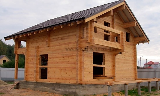 Общий вид на деревянный дом