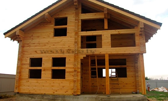 Вид на фасад дома