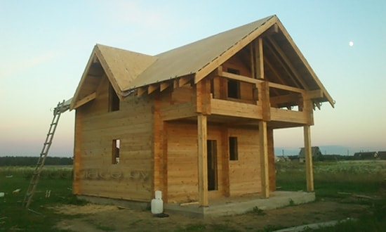 Общий вид на деревянный дом