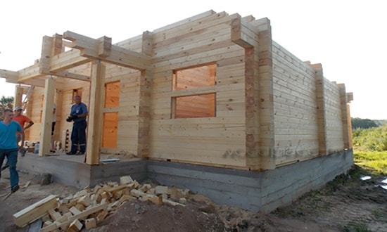 Процесс сборки сруба