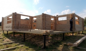 Строительство  дома "Браславщина". Вид на деревянный сруб.