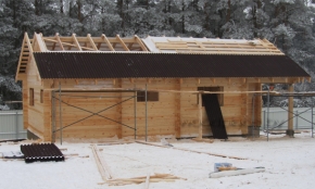 Строительство деревянного дома "Боровая". Кровельные работы - 3. Вид сбоку